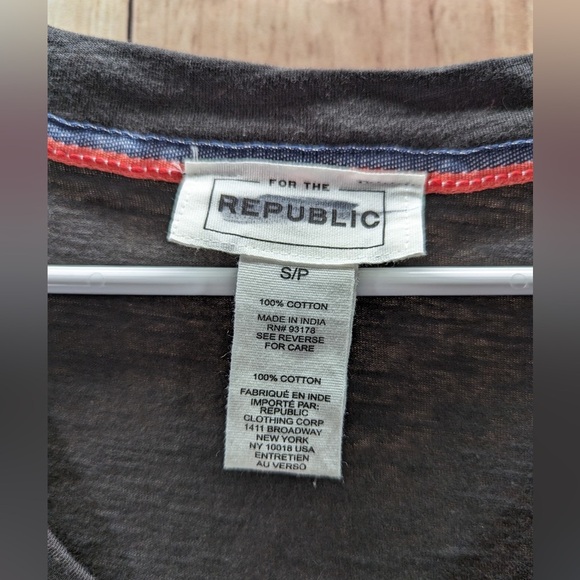 For The Republic Womens V-Neck T-Shirt black grey  Ruffle Sleeve Size‎ small - Picture 2 of 3